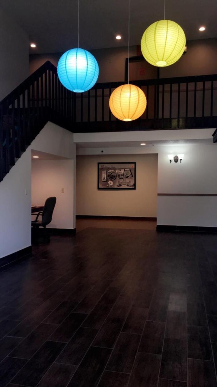谢南多厄速8酒店 Shenandoah 外观 照片